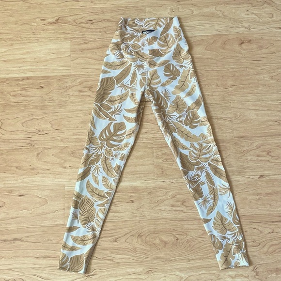 Beach Riot |Sport| Cara Leggings in Vintage Tropical Woman’s Size Small - Picture 6 of 7